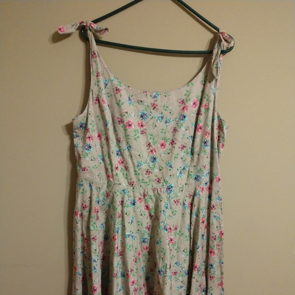 Hellbunny plus size tan floral dress